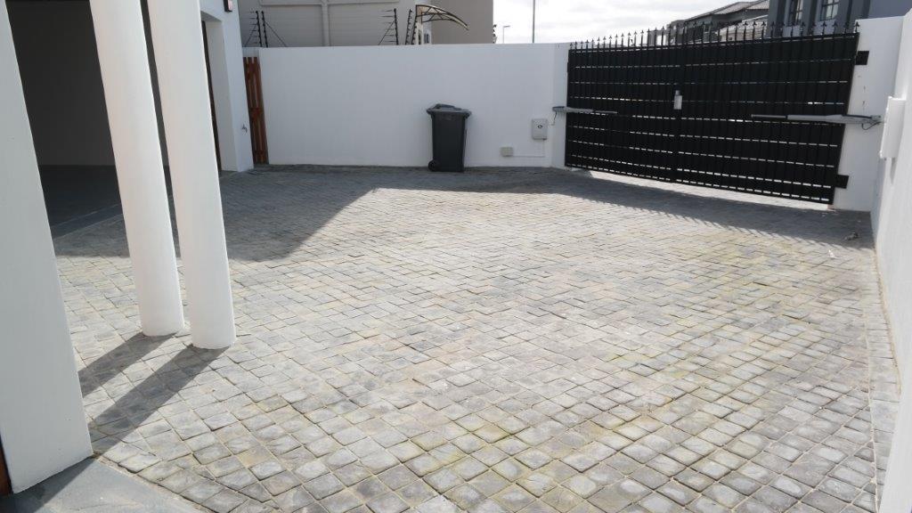 Extra Open Parking in Driveway